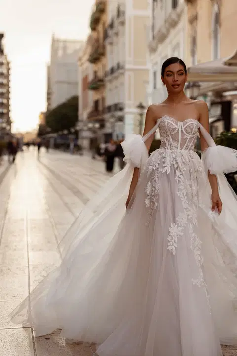 Dazzling wedding dress by Carfelli, ball gown, lace