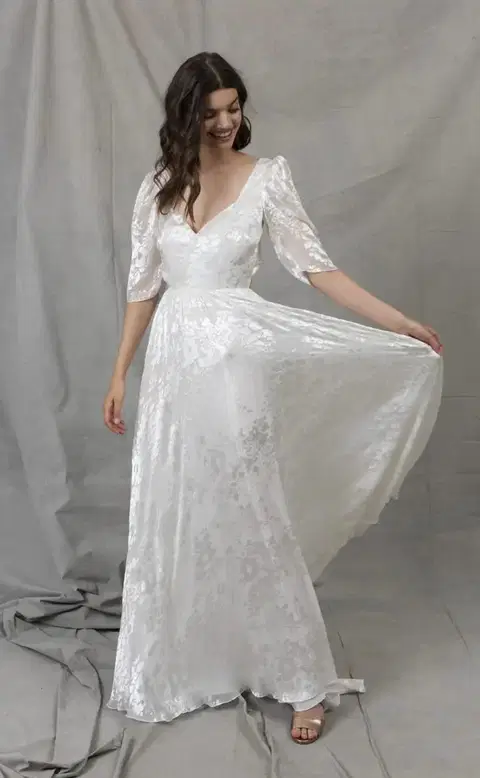 Shiny Flower wedding dress by Kisui, A-line, satin