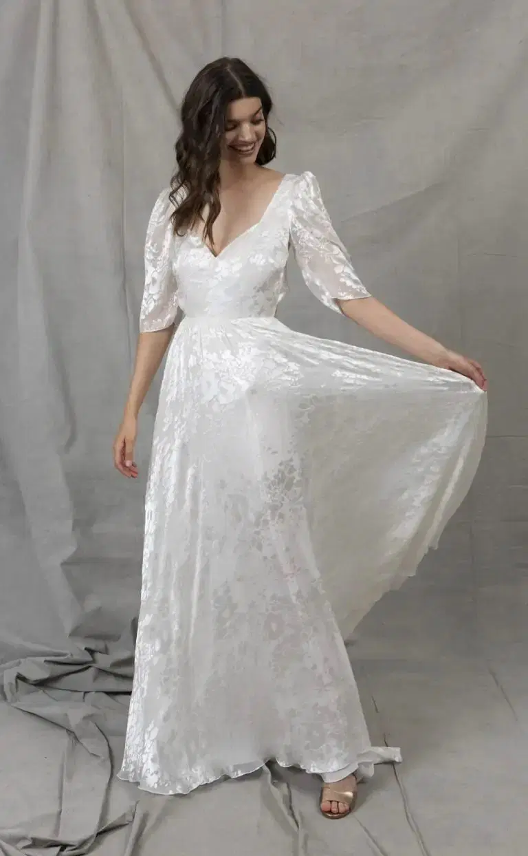 Shiny Flower by Kisui: A-Line silhouette, V-neck neckline, short sleeves, satin