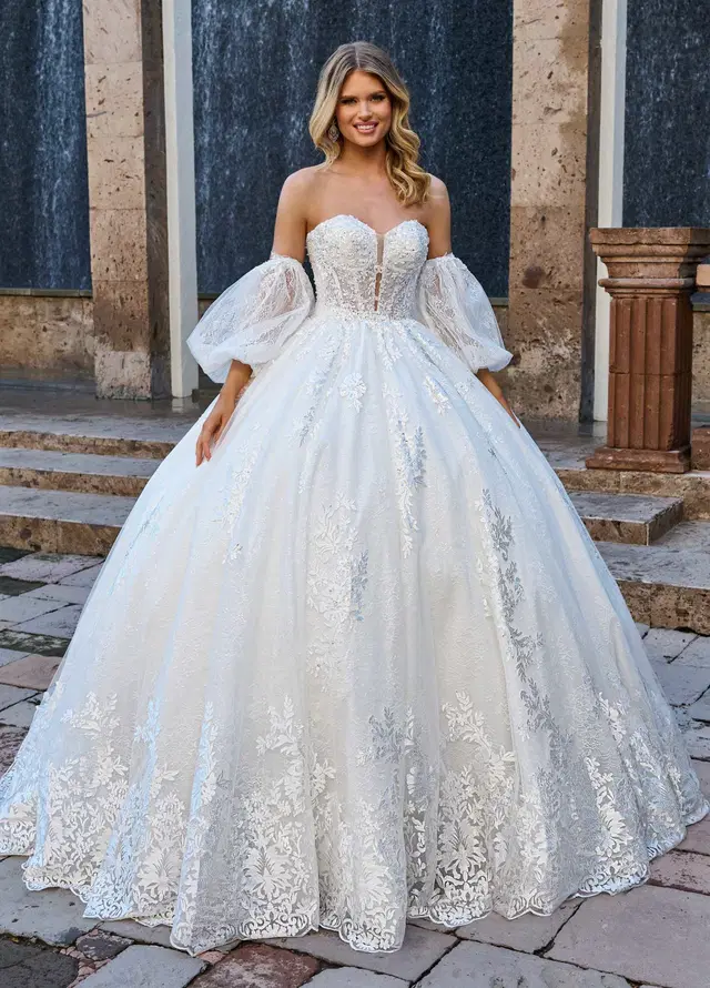 RB6154 by Rachel Allan: Ball Gown silhouette, sweetheart neckline, short sleeves, tulle