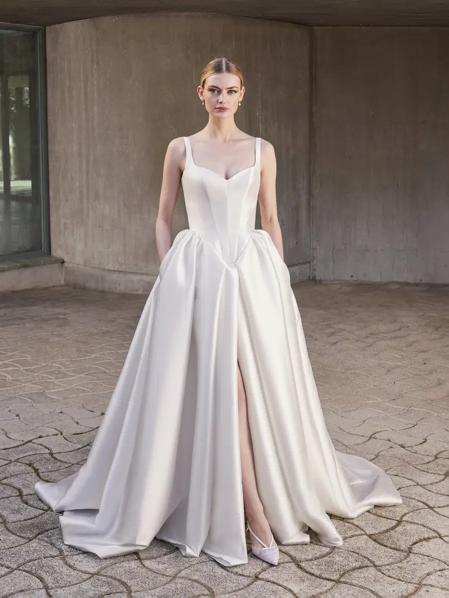 CANDACE by Pronovias: Princess silhouette, sweetheart neckline, sleeveless, satin