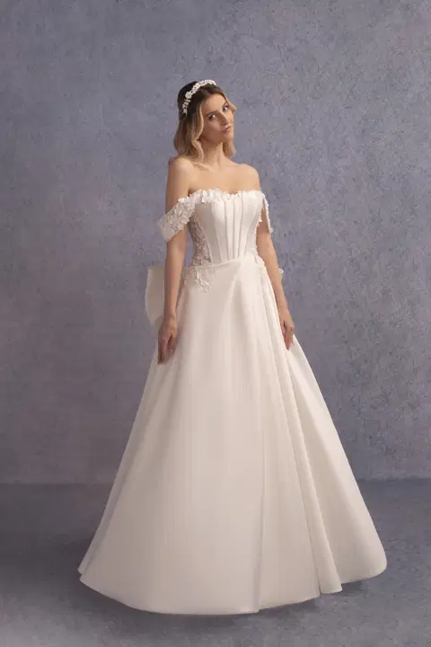 Kareena wedding dress by Donna Salado Bridal, A-line, lace