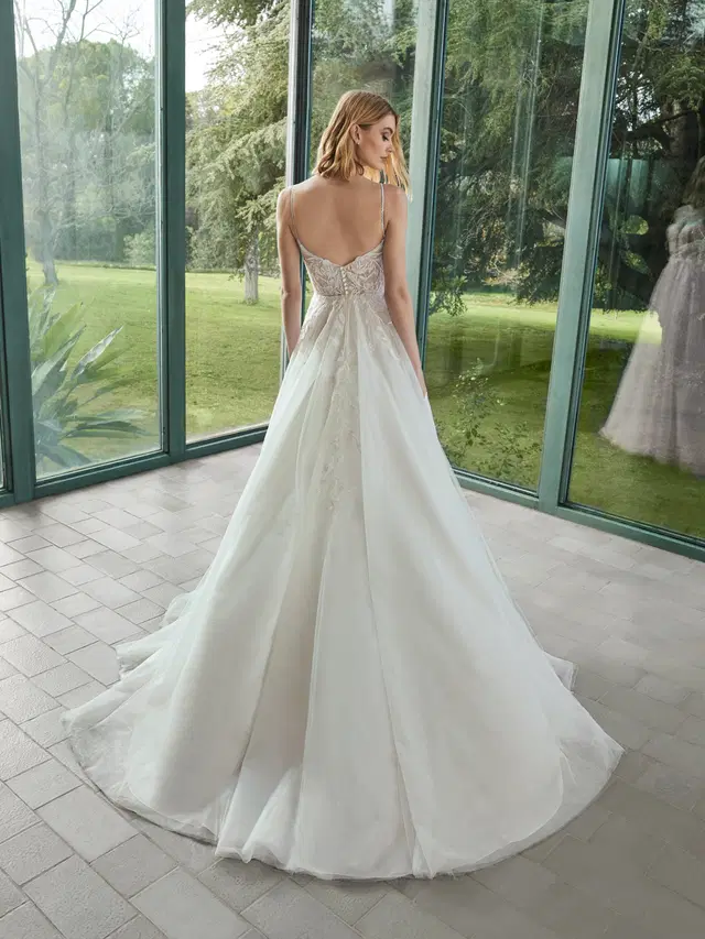 LLEANE by Pronovias - view 2 of 3