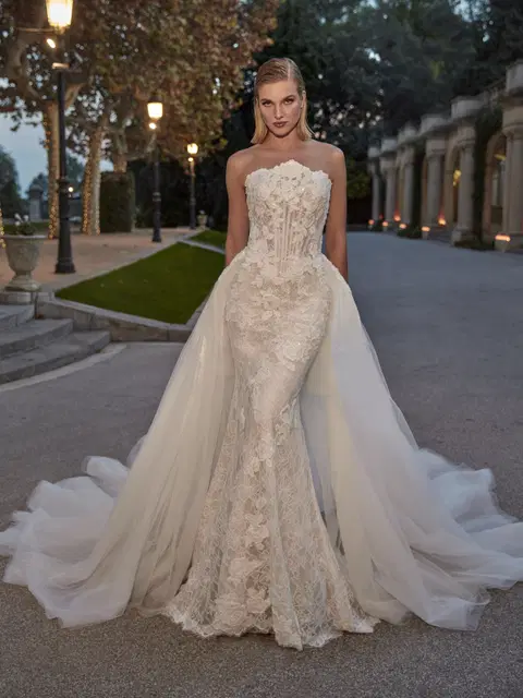 Geramy wedding dress by Pronovias Privée, mermaid, lace