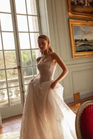 Mariana by Maks Mariano - view 3 of 7