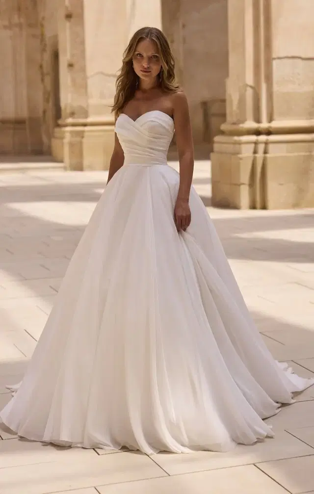 Henrietta by Veni Infantino: A-Line silhouette, sweetheart neckline, organza