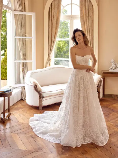 Magnolia wedding dress by Justin Alexander, A-line, lace