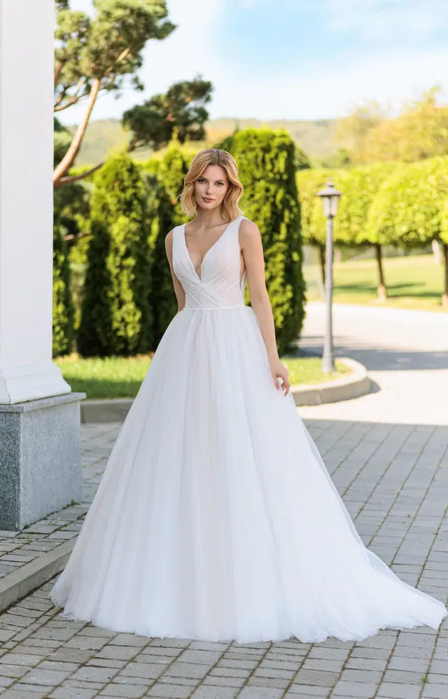 1111 by Angela Bianca: Ball Gown silhouette, deep V-neck neckline, sleeveless, tulle