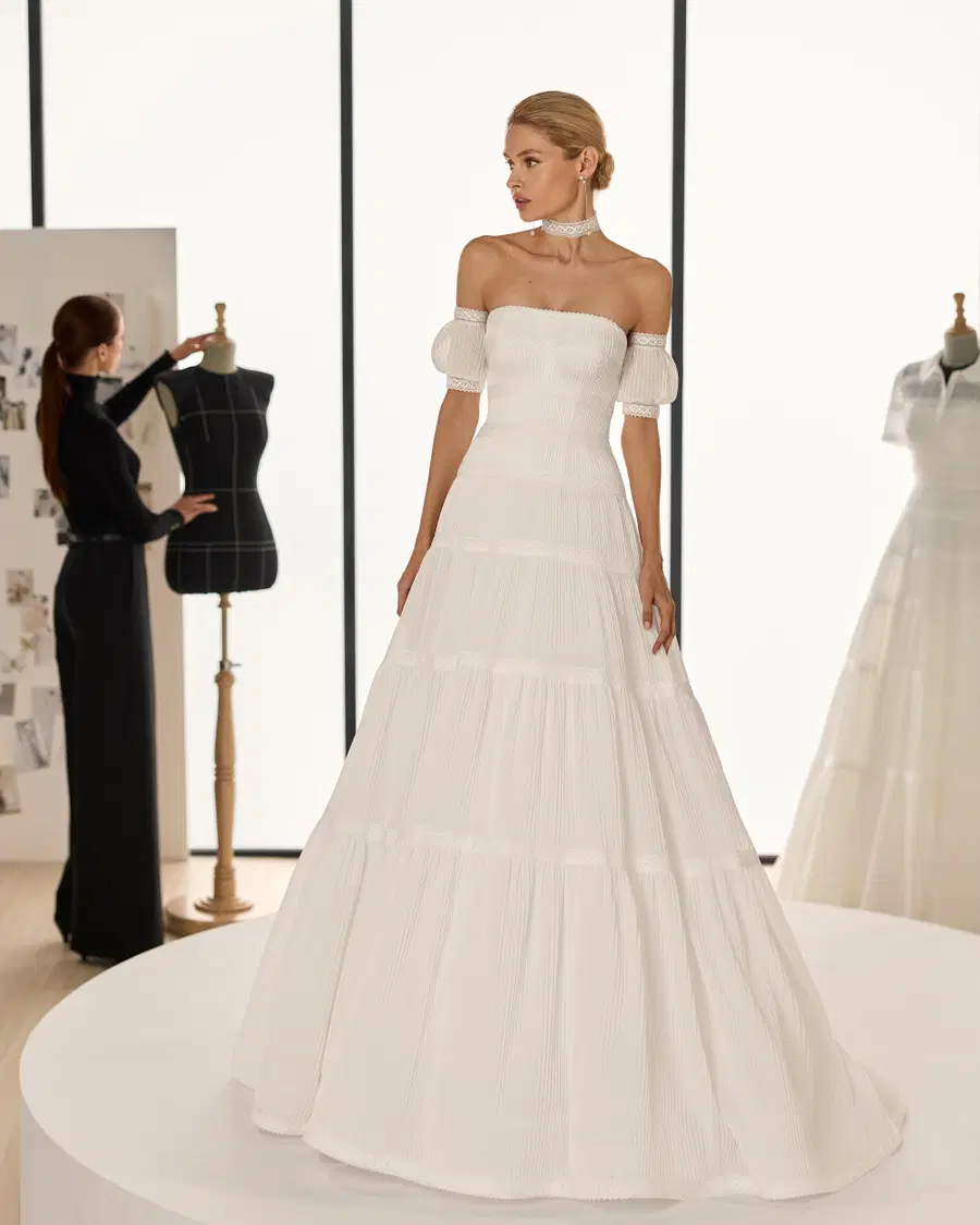 SONEL von Rosa Clara: Ballkleid, Schulterfreier Ausschnitt, Ärmellos, Georgette
