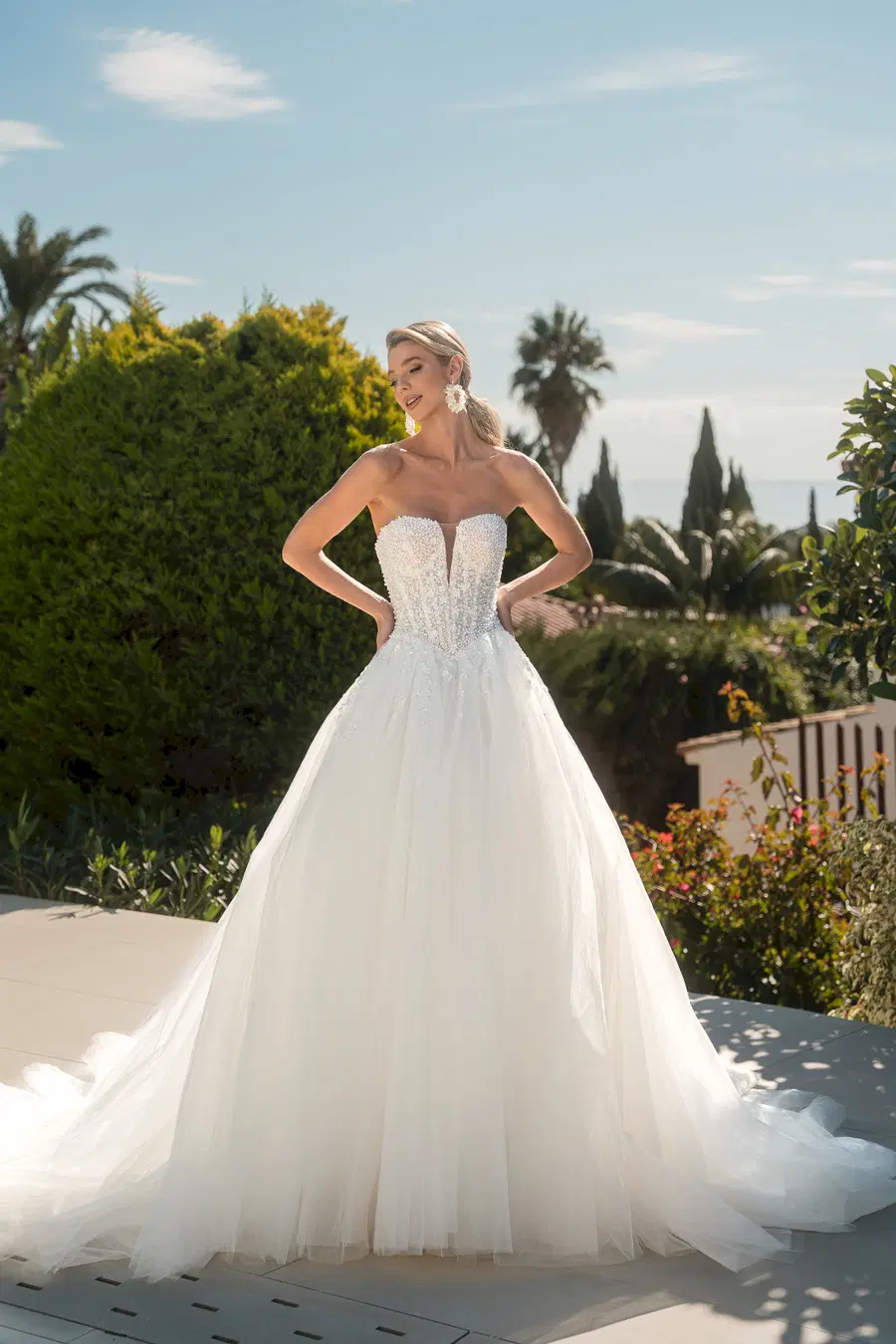8224 by Diane Legrand: A-Line silhouette, sweetheart neckline, tulle