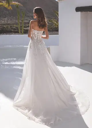 Everly by Enzoani - view 7 of 8