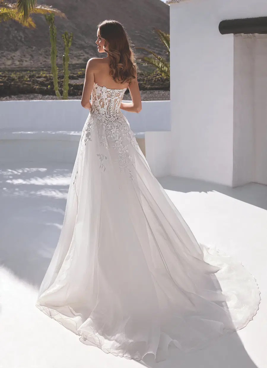 Everly by Enzoani - view 7 of 8