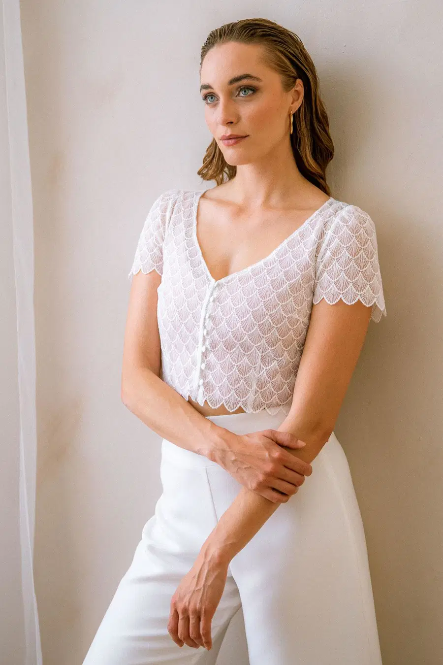 Top Fanie by noni: Two-Piece silhouette, V-neck neckline, short sleeves, lace