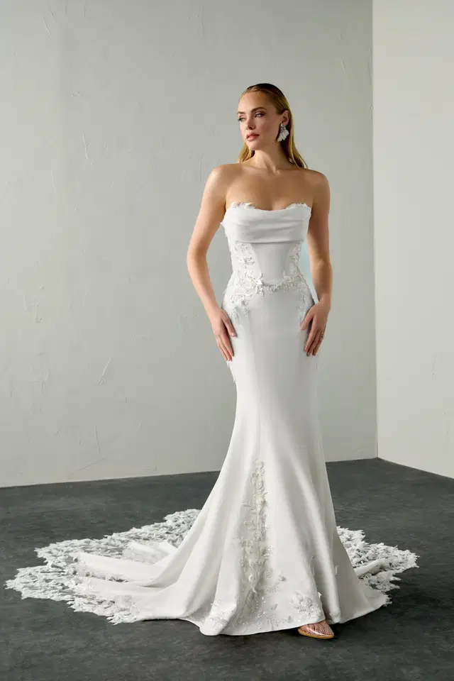 Fever by Justin Alexander Signature: Mermaid silhouette, sweetheart neckline, sleeveless, lace