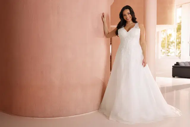 Cassi by Azuree Bridal: A-Line silhouette, V-neck neckline, sleeveless, lace