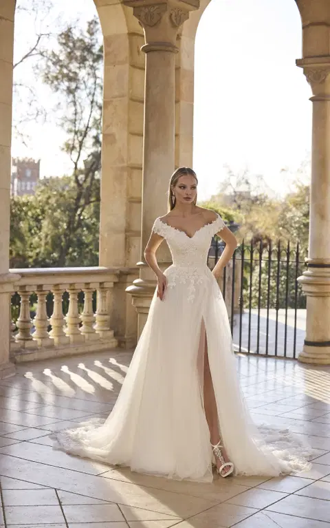 Hymira wedding dress by Veni Infantino, A-line, lace