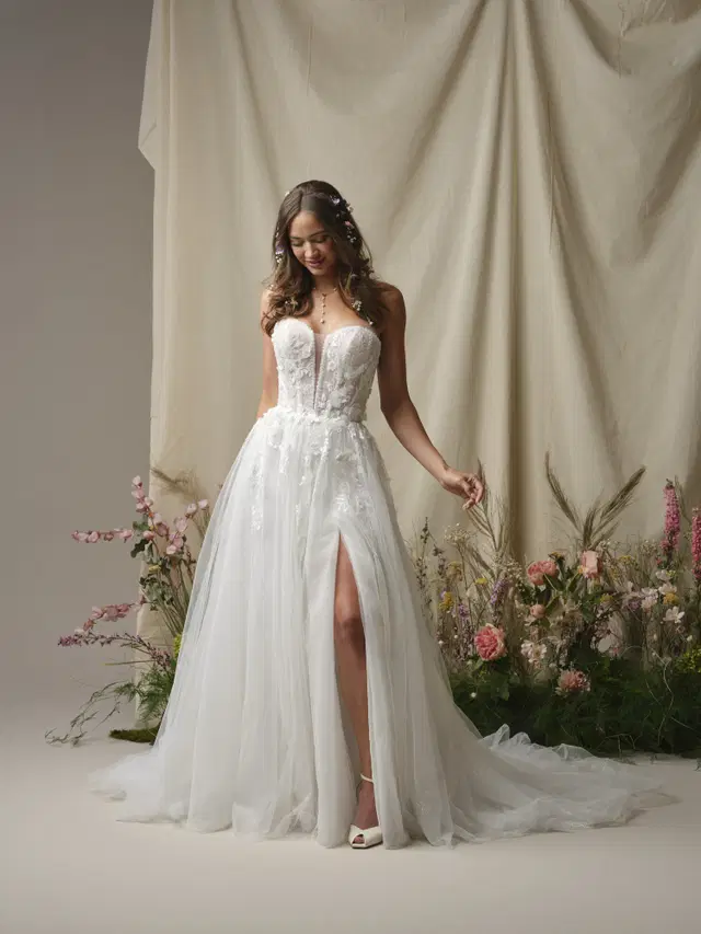 Nora by Rebecca Ingram: A-Line silhouette, sweetheart neckline, lace