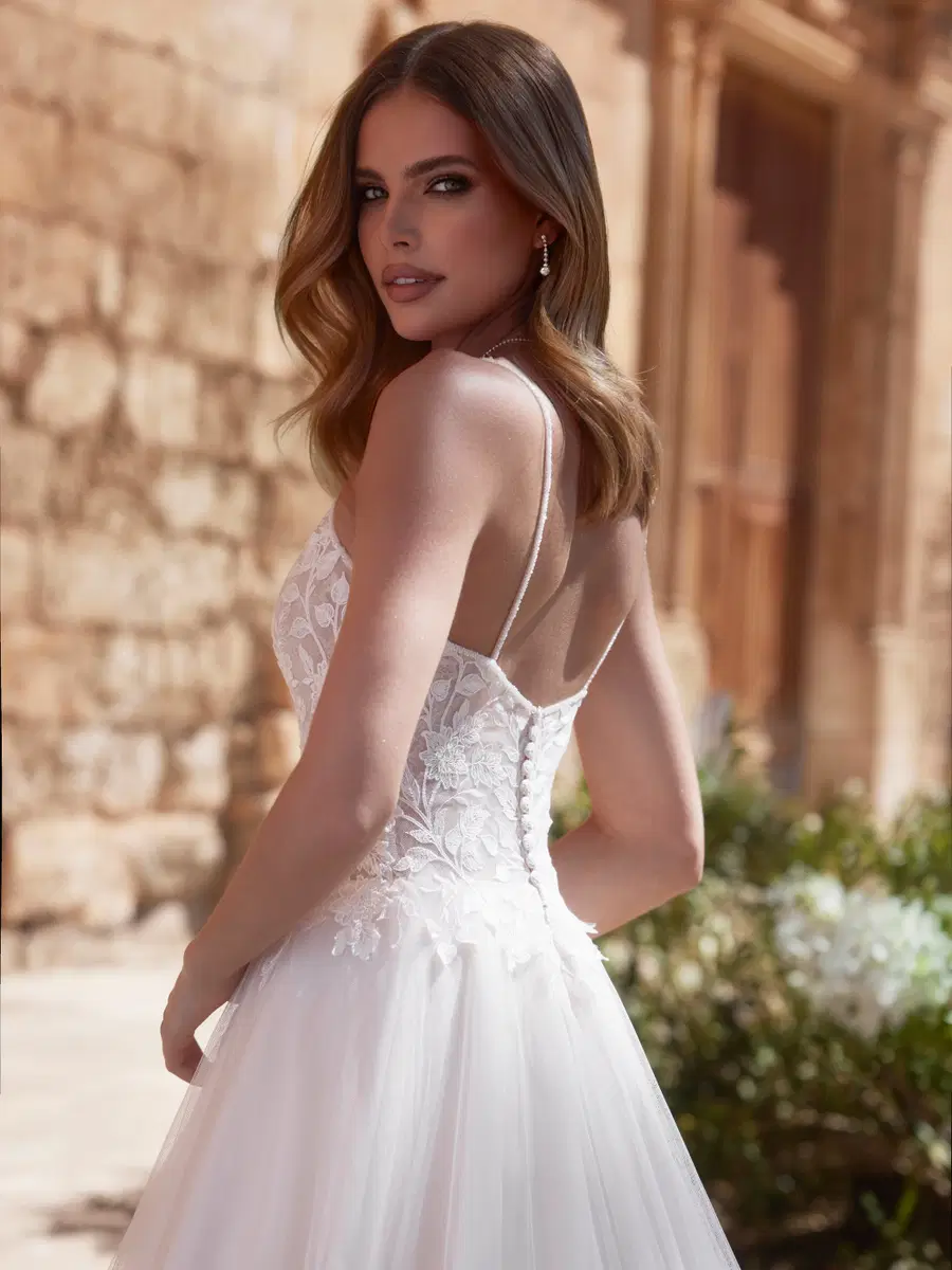 Nicoletta by Bianco Evento - view 4 of 5