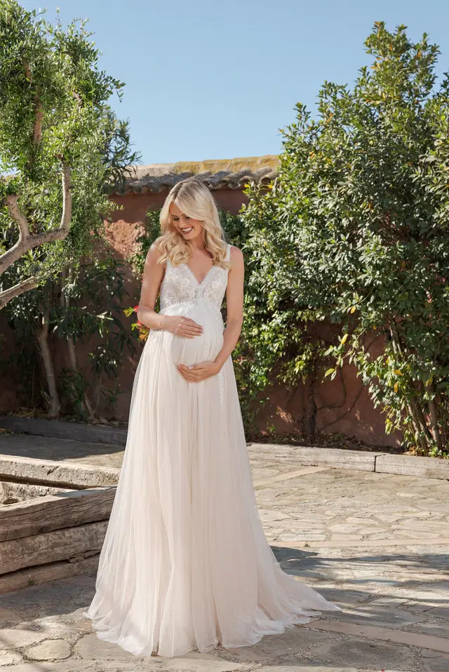 DTS502 by Duett: A-Line silhouette, V-neck neckline, sleeveless, lace