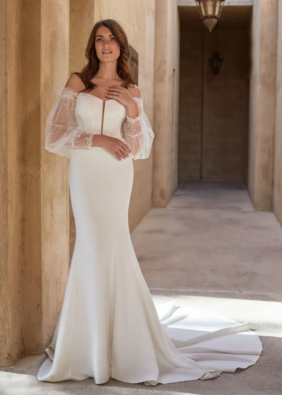LILY OF THE VALLEY by Dando London: Fit & Flare silhouette, sweetheart neckline, long sleeves, crepe