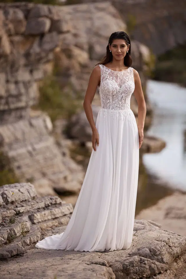 27409 by Très Chic: A-Line silhouette, high / halter neckline, sleeveless, chiffon