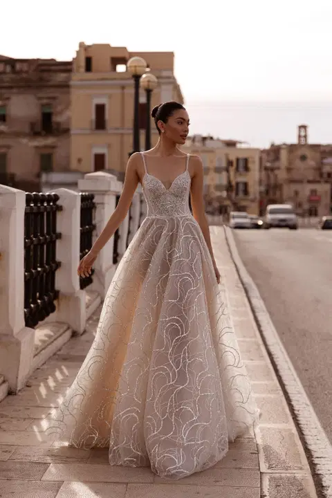 Elegant wedding dress by Carfelli, A-line, lace