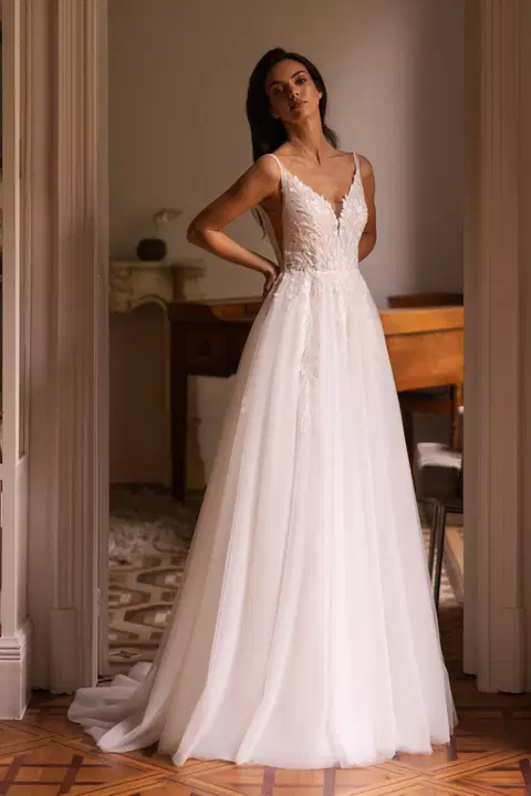 Style E-5514 wedding dress by Elizabeth Passion, A-line, tulle