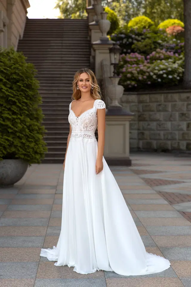 1049 by Angela Bianca: A-Line silhouette, sweetheart neckline, cap sleeves, chiffon