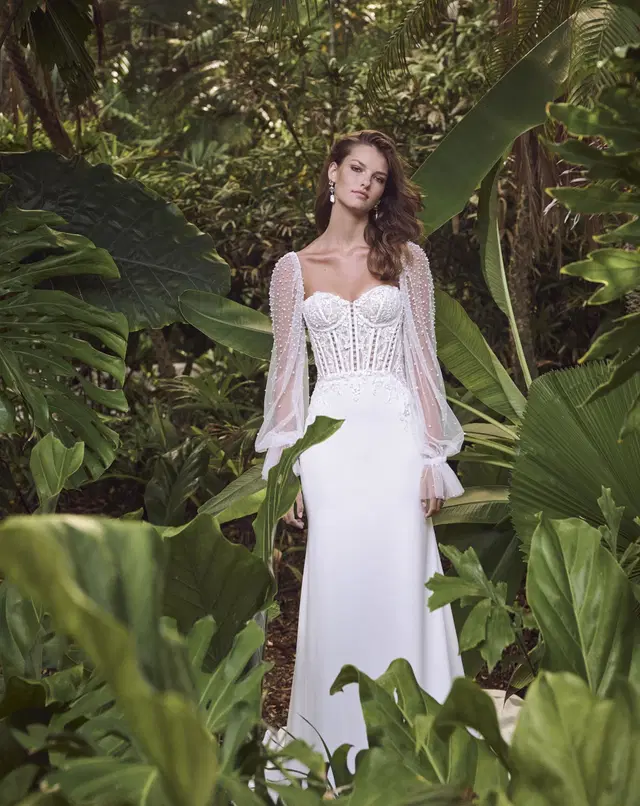 Doritte by Maggie Sottero: A-Line silhouette, sweetheart neckline, separate sleeves, chiffon