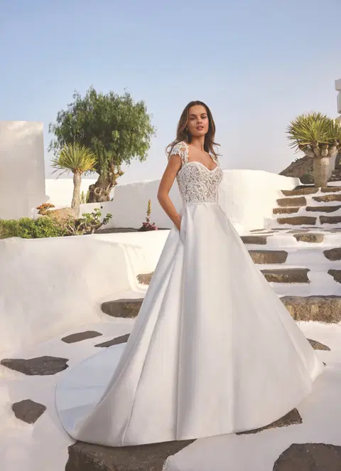 Everdeen wedding dress by Enzoani, A-line, lace