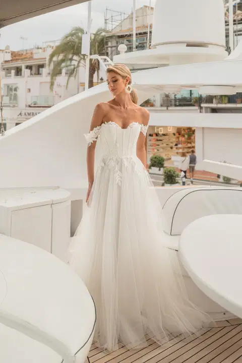 Style 8213 wedding dress by Diane Legrand, A-line, tulle