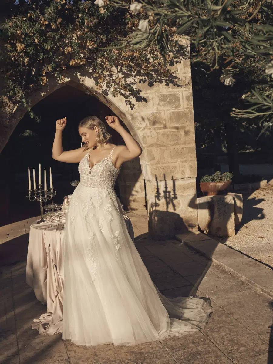 Novalie von Modeca Bridal - Ansicht 3 von 5