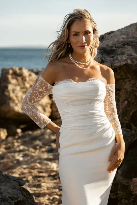 Dahshina wedding dress by Amo & Luv, trumpet, satin