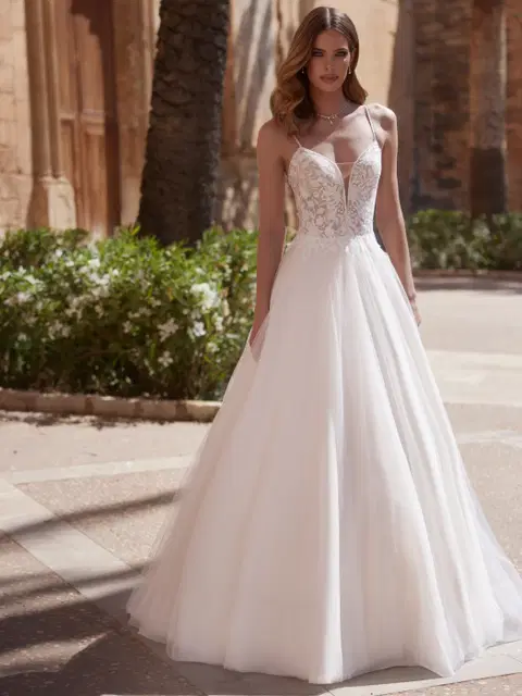 Nicoletta wedding dress by Bianco Evento, A-line, lace