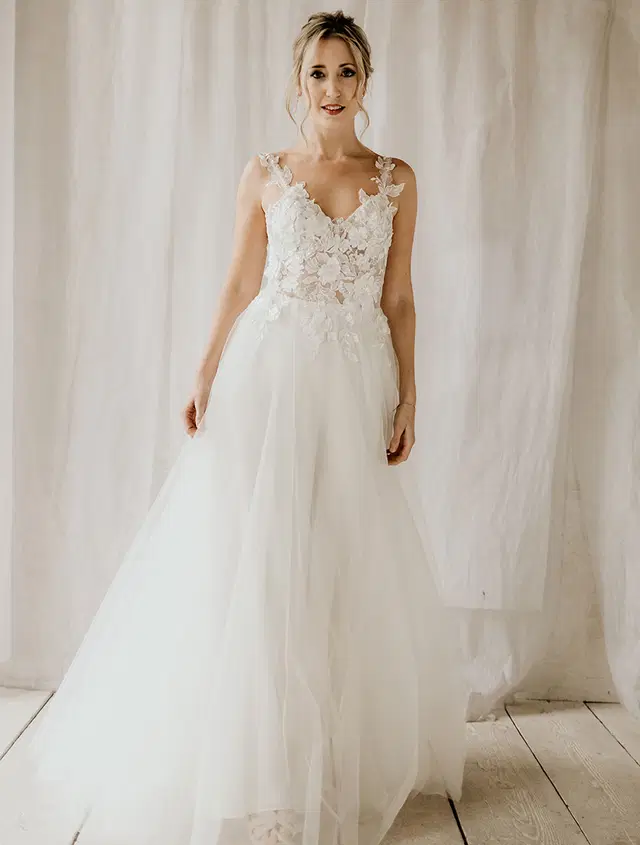 LIVIA by Esther Hofmann: A-Line silhouette, V-neck neckline, sleeveless, tulle