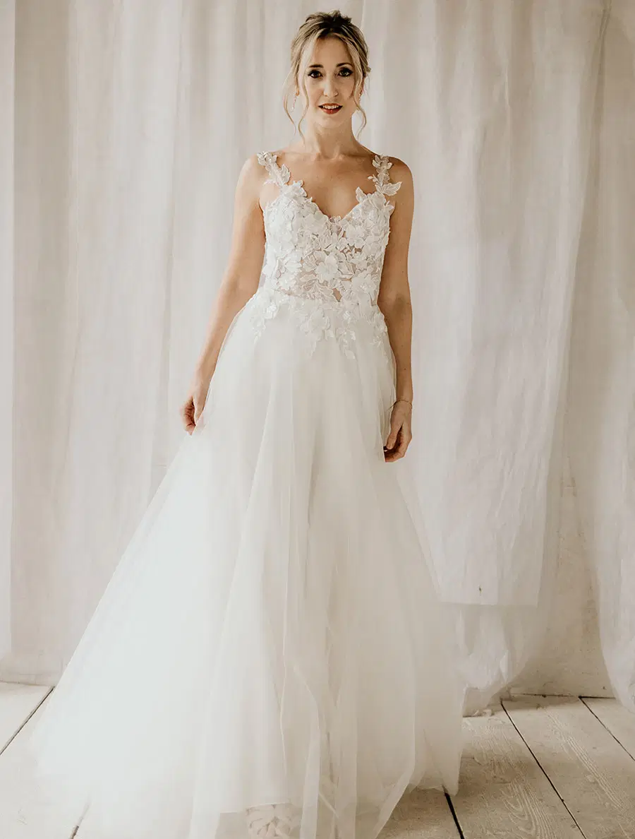 LIVIA by Esther Hofmann: A-Line silhouette, V-neck neckline, sleeveless, tulle