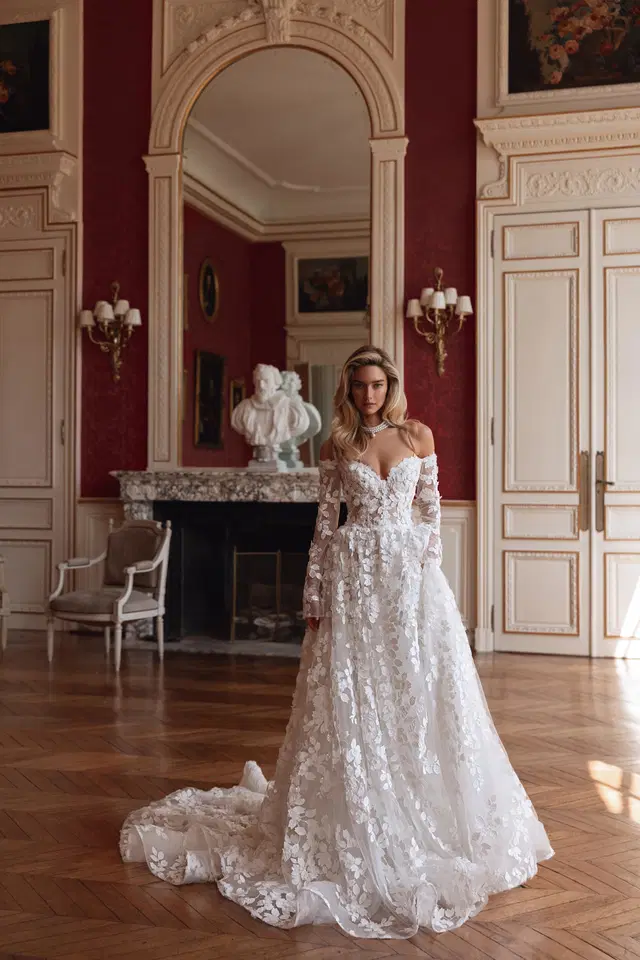 Cassandra by Maks Mariano: A-Line silhouette, V-neck neckline, long sleeves, lace