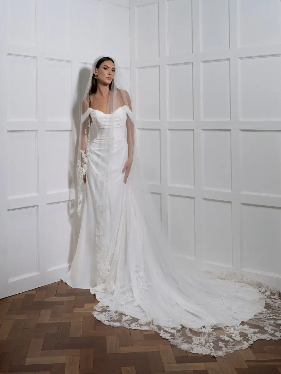 Amaia by Avenue by Josephine Scott - view 3 of 4