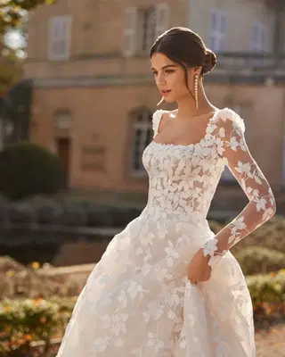 VELAZ by Rosa Clara - view 3 of 4