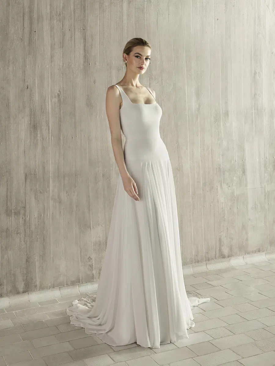 JORDINA by Pronovias: A-Line silhouette, square neckline, sleeveless, chiffon
