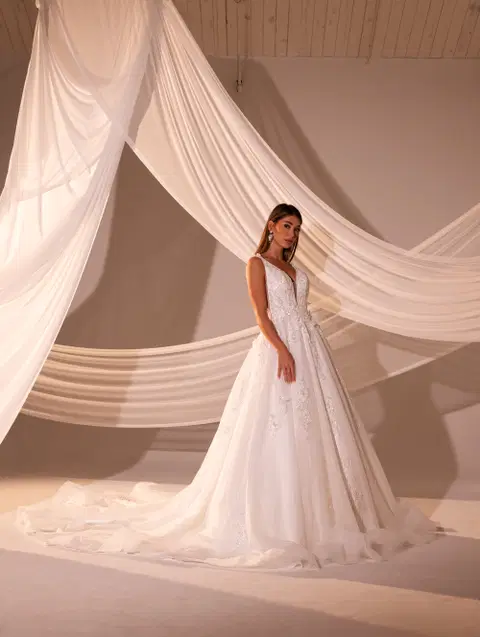 Style RB4222 wedding dress by Rachel Allan, A-line, tulle