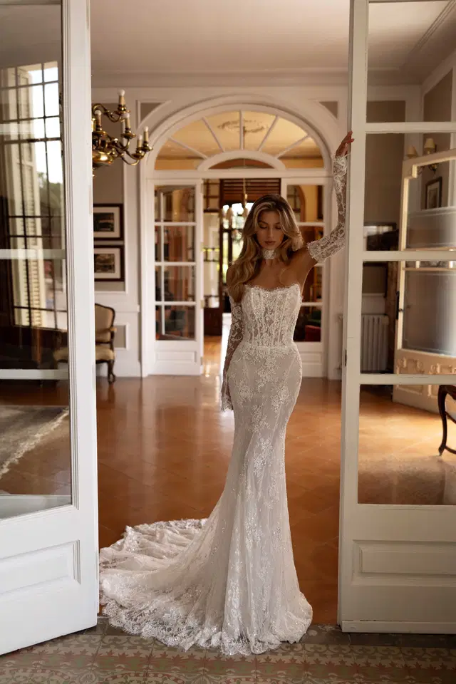 Ornella by Tina Valerdi: Mermaid silhouette, straight neckline, long sleeves, lace