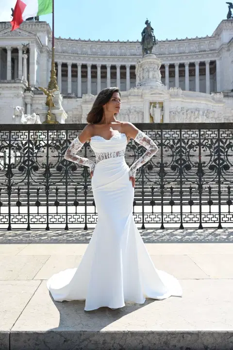 Navona Brautkleid von Dando London, Fit and Flare, Crepe