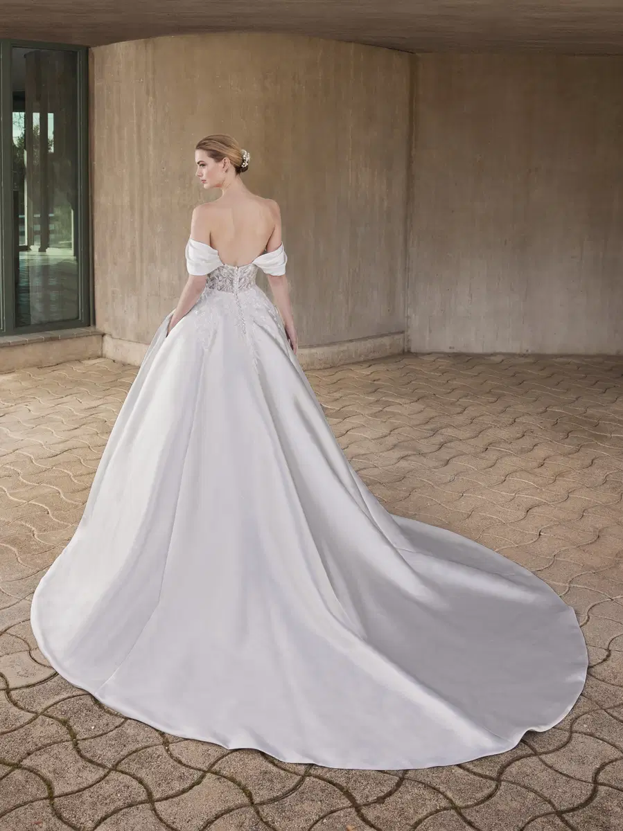 CHILLS by Pronovias - view 2 of 4