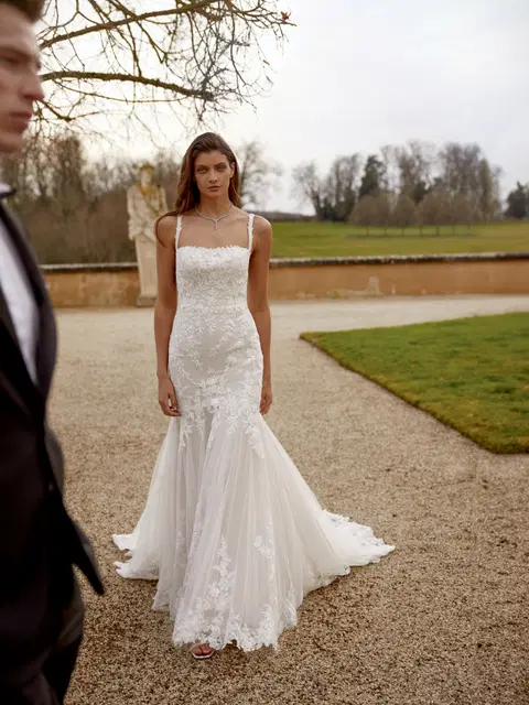 Jazmin wedding dress by Justin Alexander, trumpet, lace