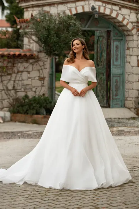 Style 8211 wedding dress by Monica Loretti, A-line, chiffon