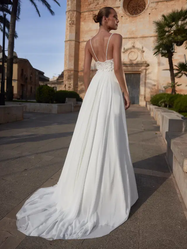 Amalia by Bianco Evento - view 2 of 4