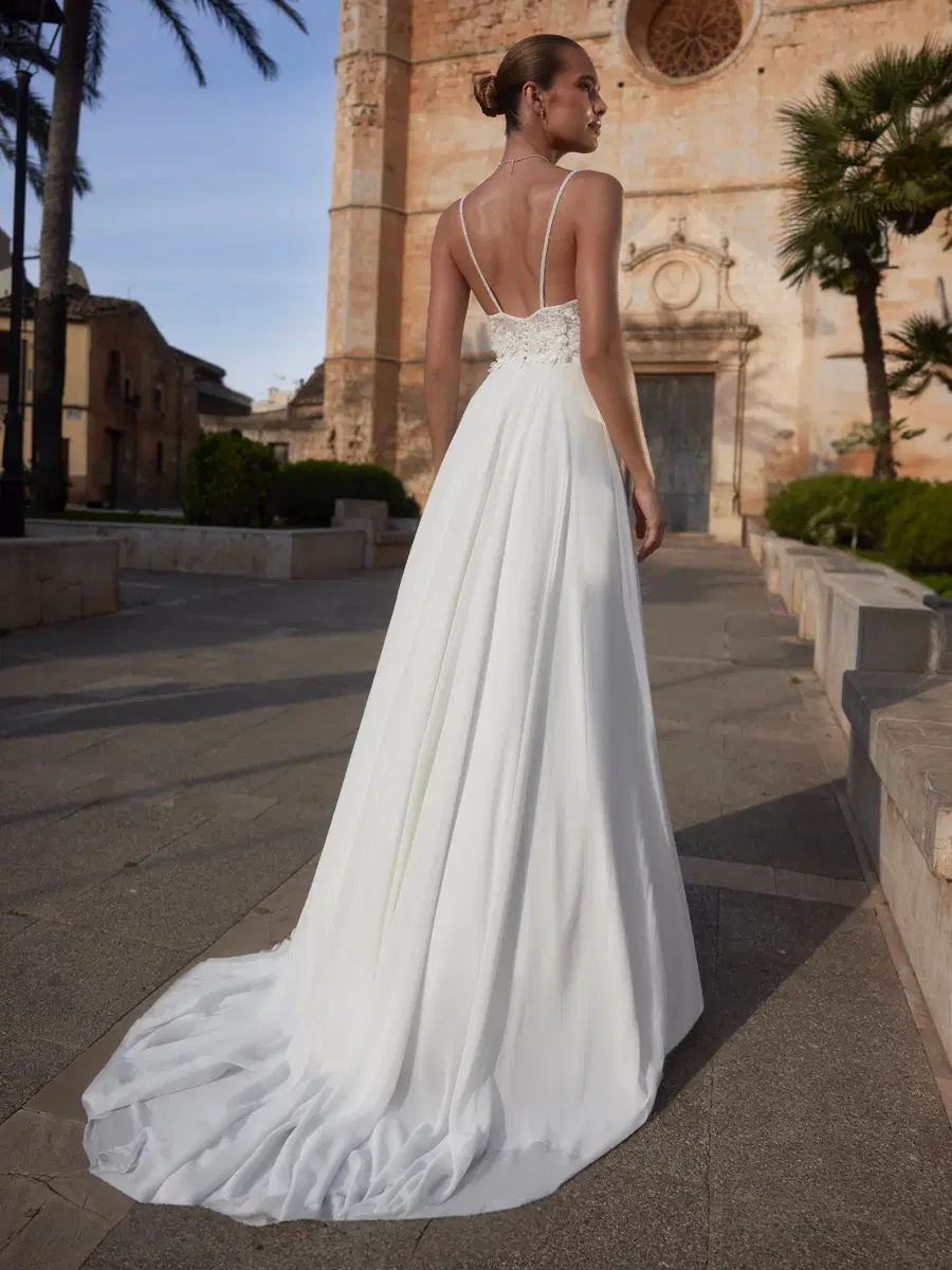 Amalia by Bianco Evento - view 2 of 4