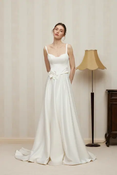 Olma wedding dress by Anne Mariée, A-line, stretch satin