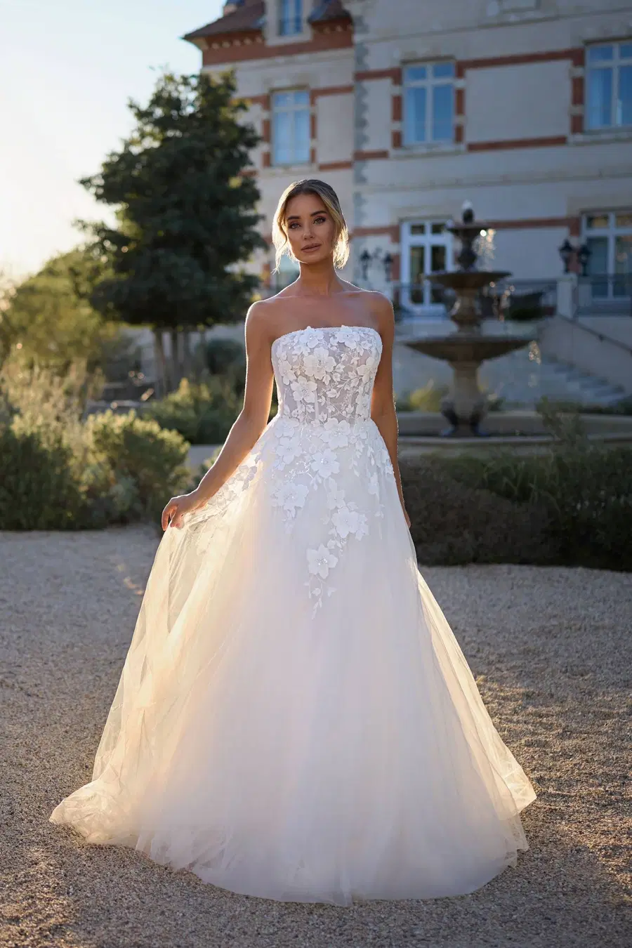 27208 by Très Chic: A-Line silhouette, straight neckline, separate sleeves, tulle